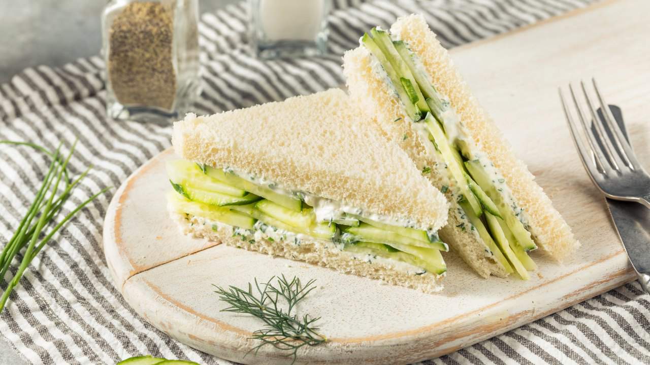 The Curious Story of the Cucumber Sandwich (il sandwich al cetriolo per il tè delle cinque)