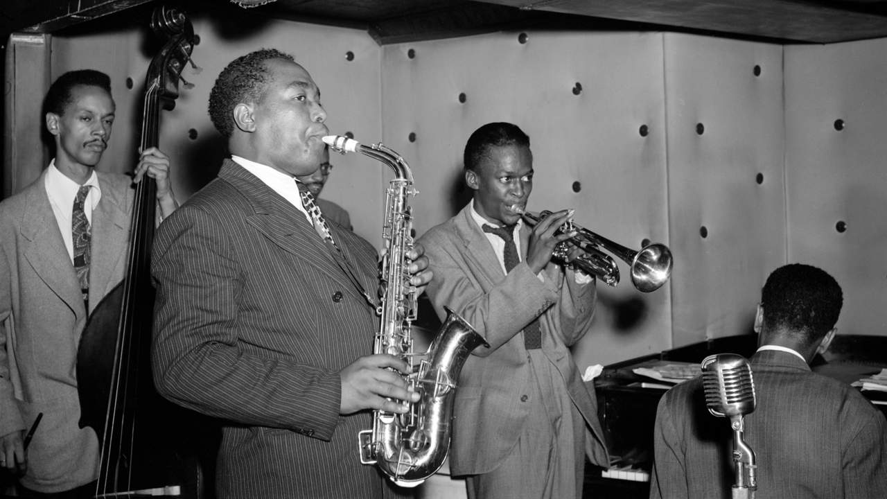 Charlie Parker and Miles Davis at Three Deuces, New York (1947)