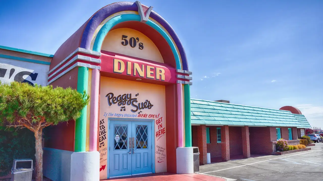 Peggy Sue's Fabulous Diner: Back to the 1950s