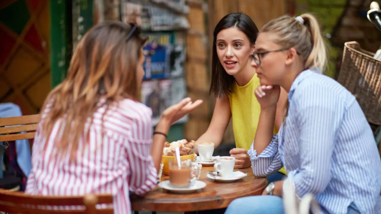 Conversazioni in inglese: 3 dialoghi per praticare per livelli