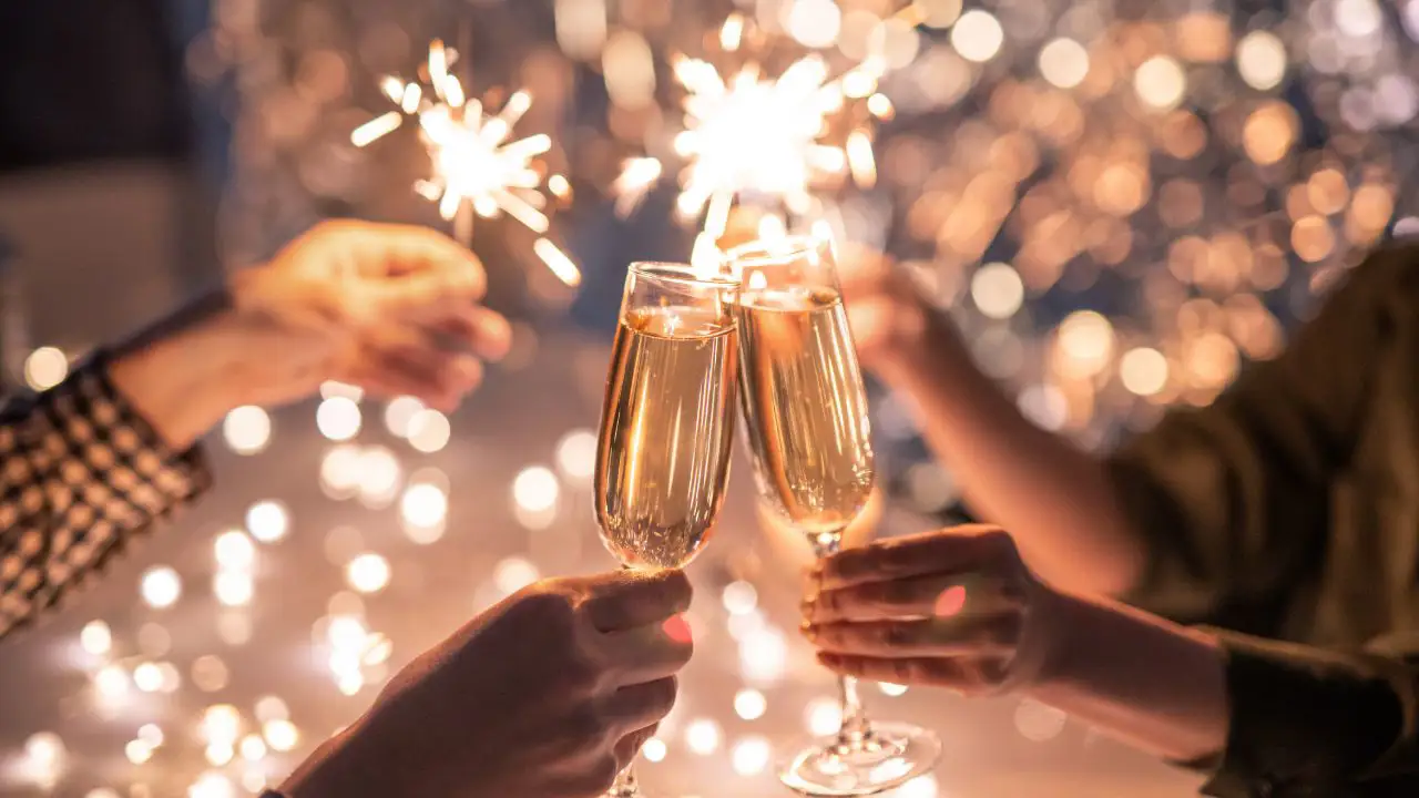 New Year Quotes: 20 citazioni inglesi per i tuoi biglietti d'auguri di Capodanno