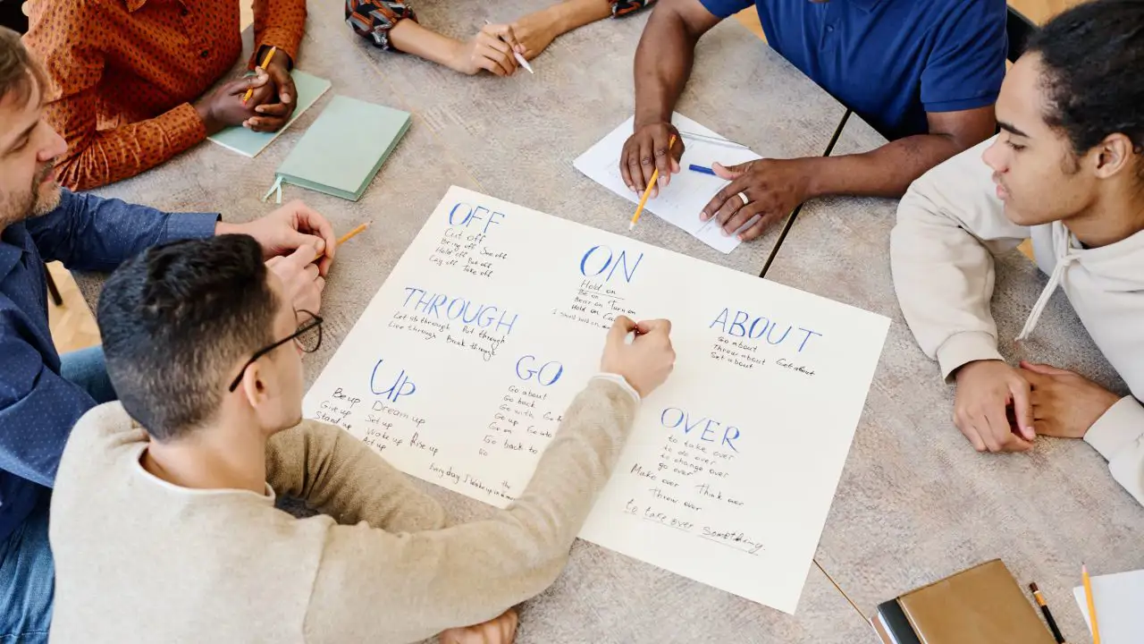 Il trucco per padroneggiare i phrasal verbs che non ti insegnano a lezione