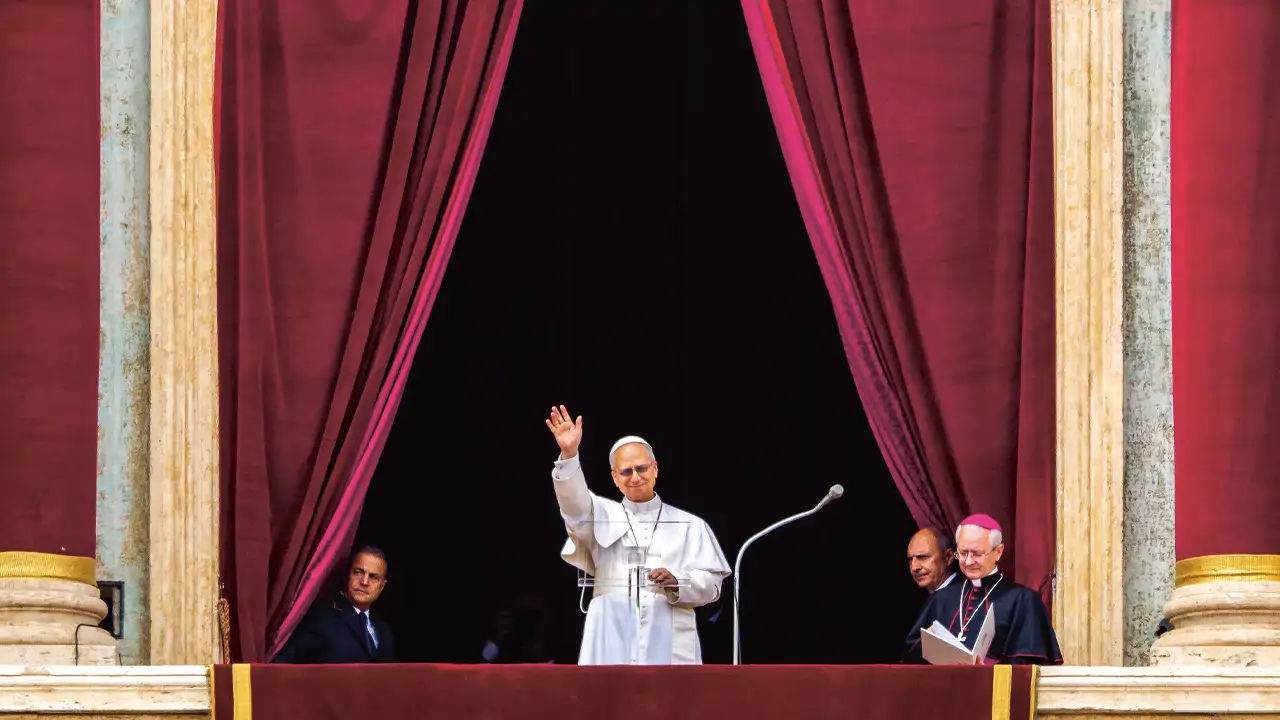  The New York Times: “An American Pope Emerges as a Potential Contrast to Trump”