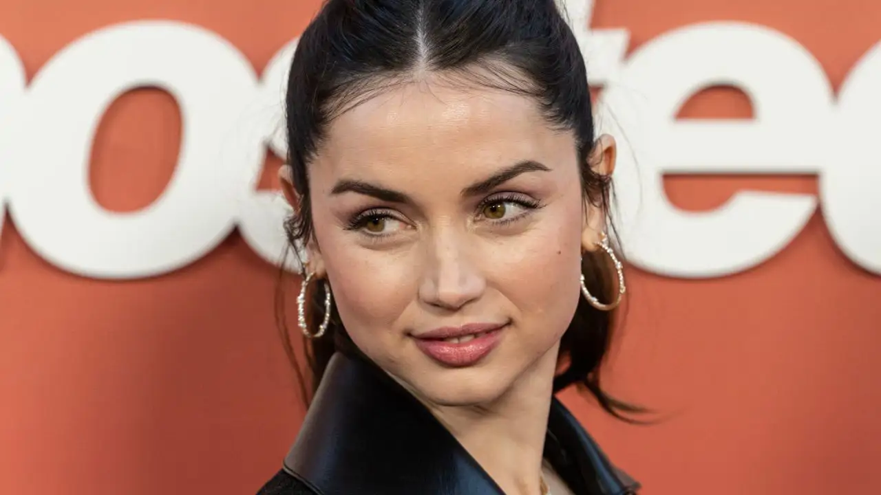 Ana de Armas, 37 anni: "ho imparato l'inglese come fanno tutti quelli che vengono in questo Paese, guardando Friends"