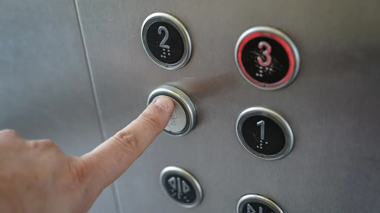 A Short Story: The Lift