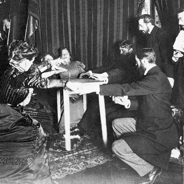 The Dark Spiritualism Craze That Obsessed Victorian England