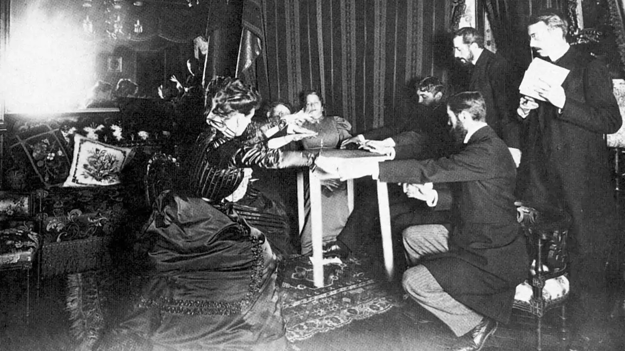 The Dark Spiritualism Craze That Obsessed Victorian England